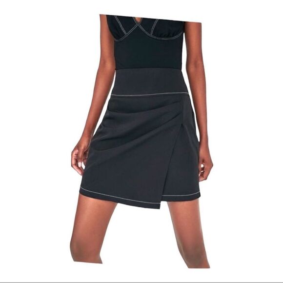ZARA FAUX WRAP MINI SKIRT WITH TOPSTITCHING BNWT 387/058/800 - Picture 1 of 4